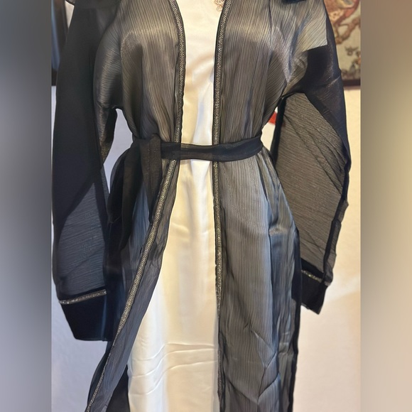 Abaya Kaftan 2 piece. Silk inner piece with matching scarf - Picture 5 of 5